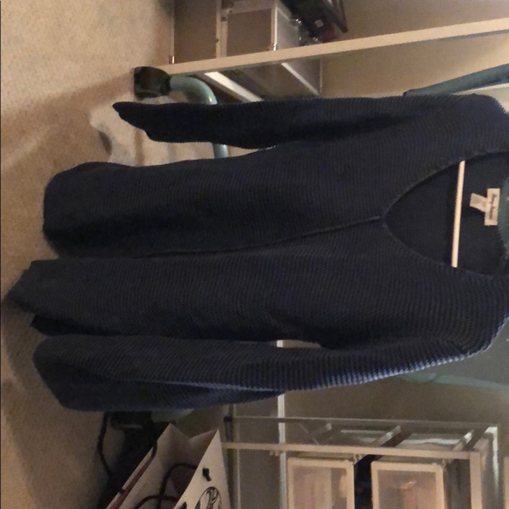 Navy blue knit 3/4 sleeve sweater